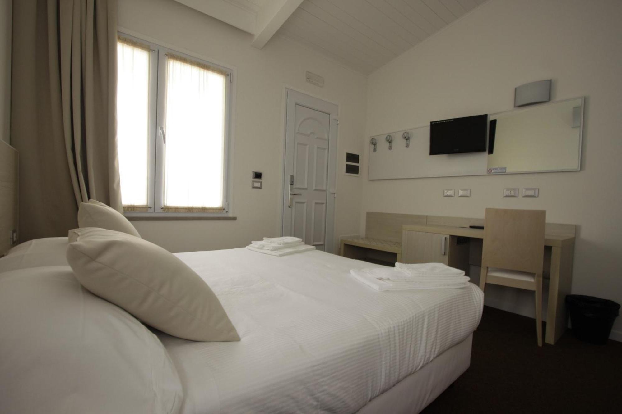 Hotel Paradise Airport Forlì Eksteriør billede