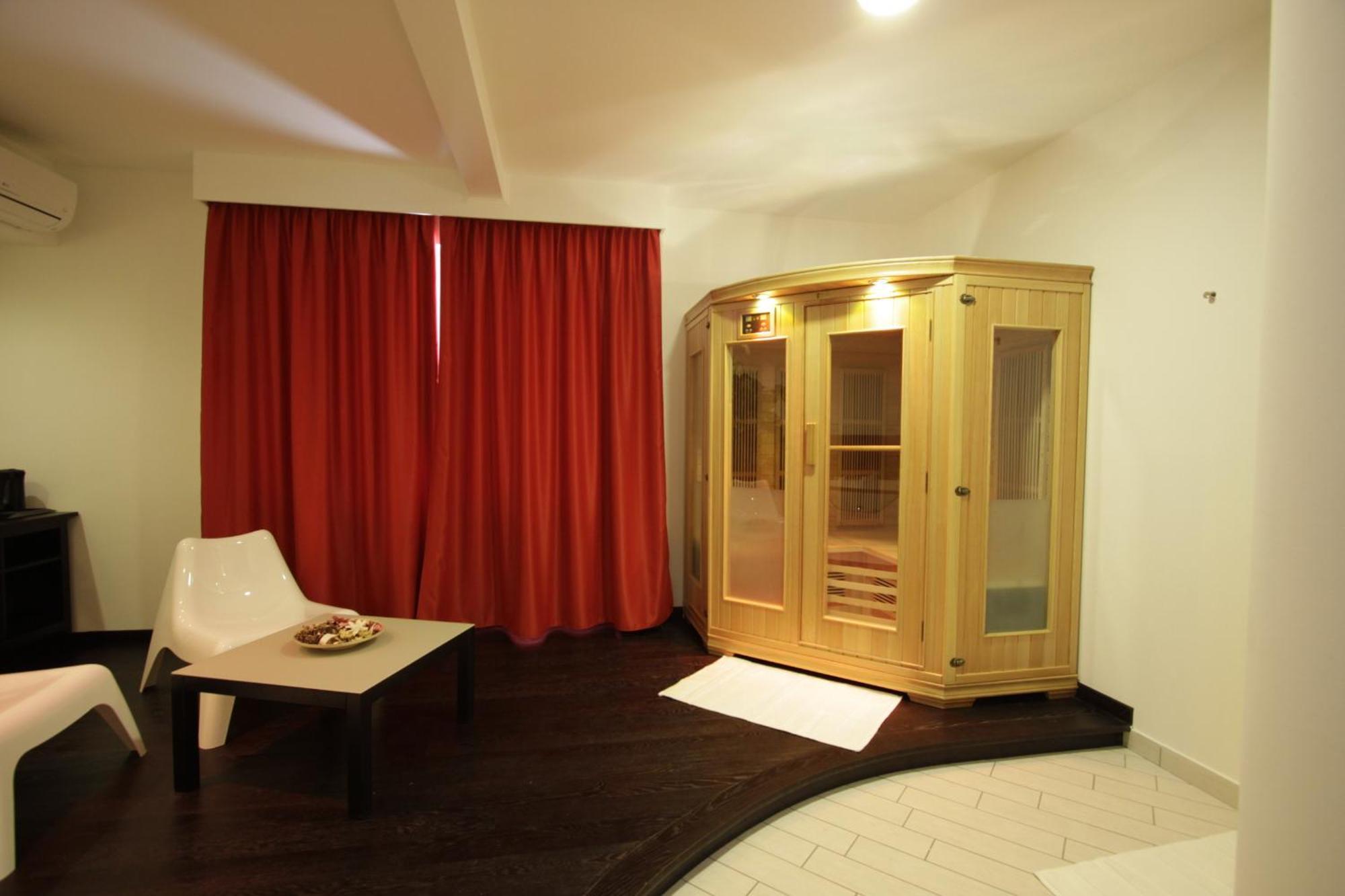Hotel Paradise Airport Forlì Eksteriør billede