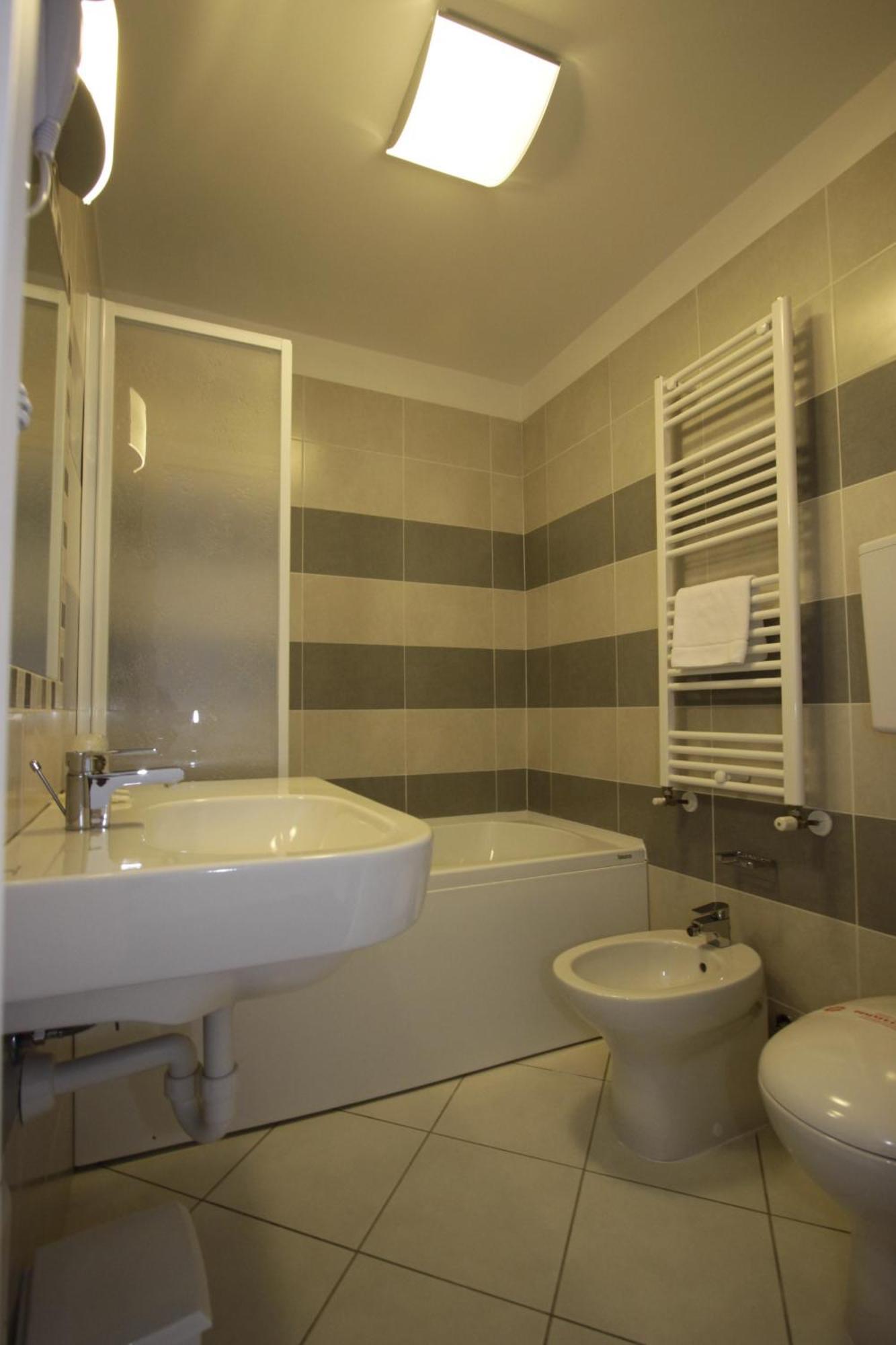 Hotel Paradise Airport Forlì Eksteriør billede